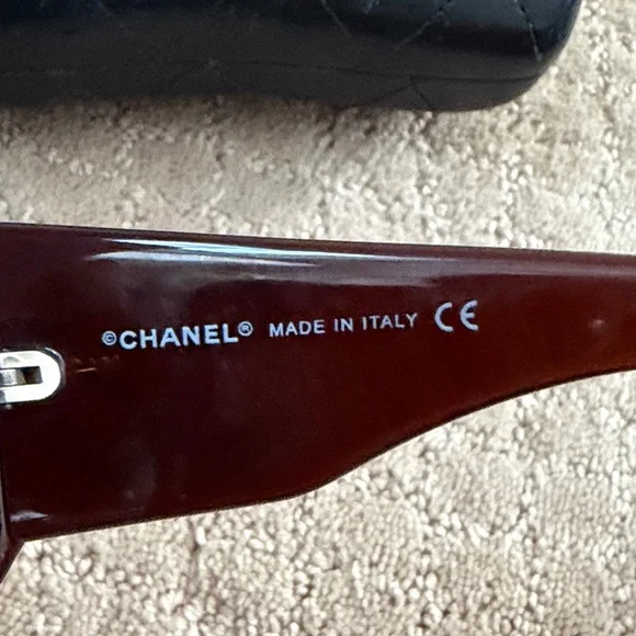 CHANEL Tortoise Sunglasses with Quilted Black Case - Picture 4 of 5